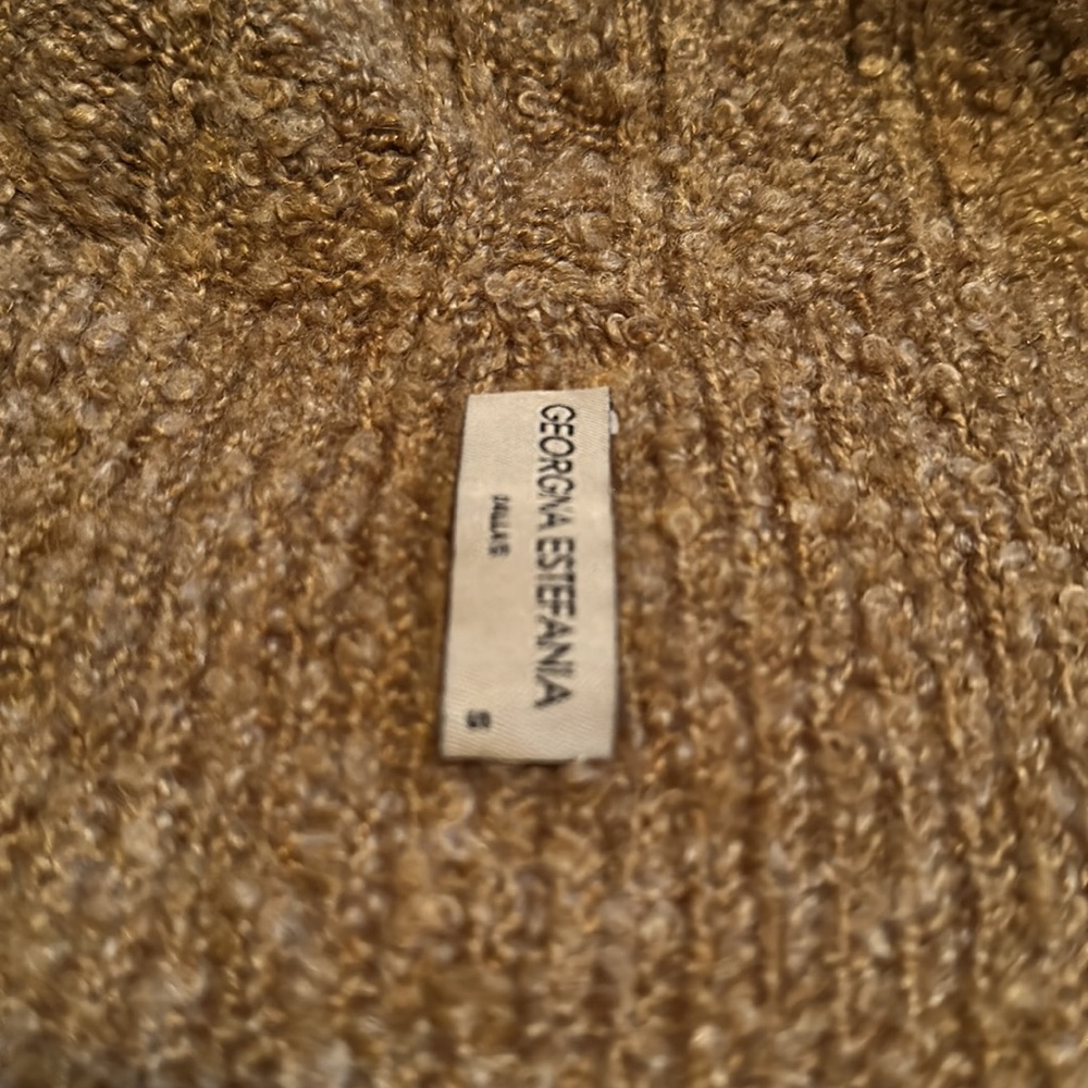 Georgina Estefania sweater vest. - Picture 2 of 3